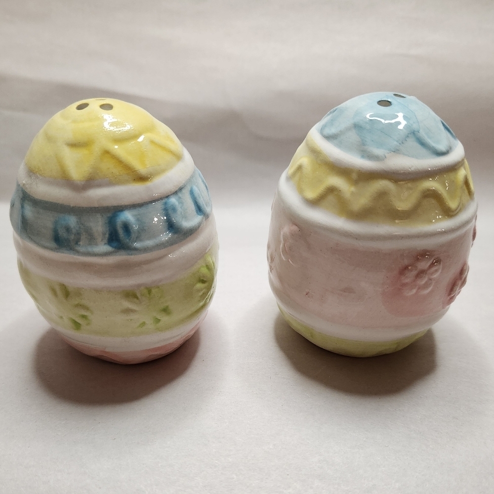 Easter Egg Salt & Pepper Shakers - Picture 3 of 3